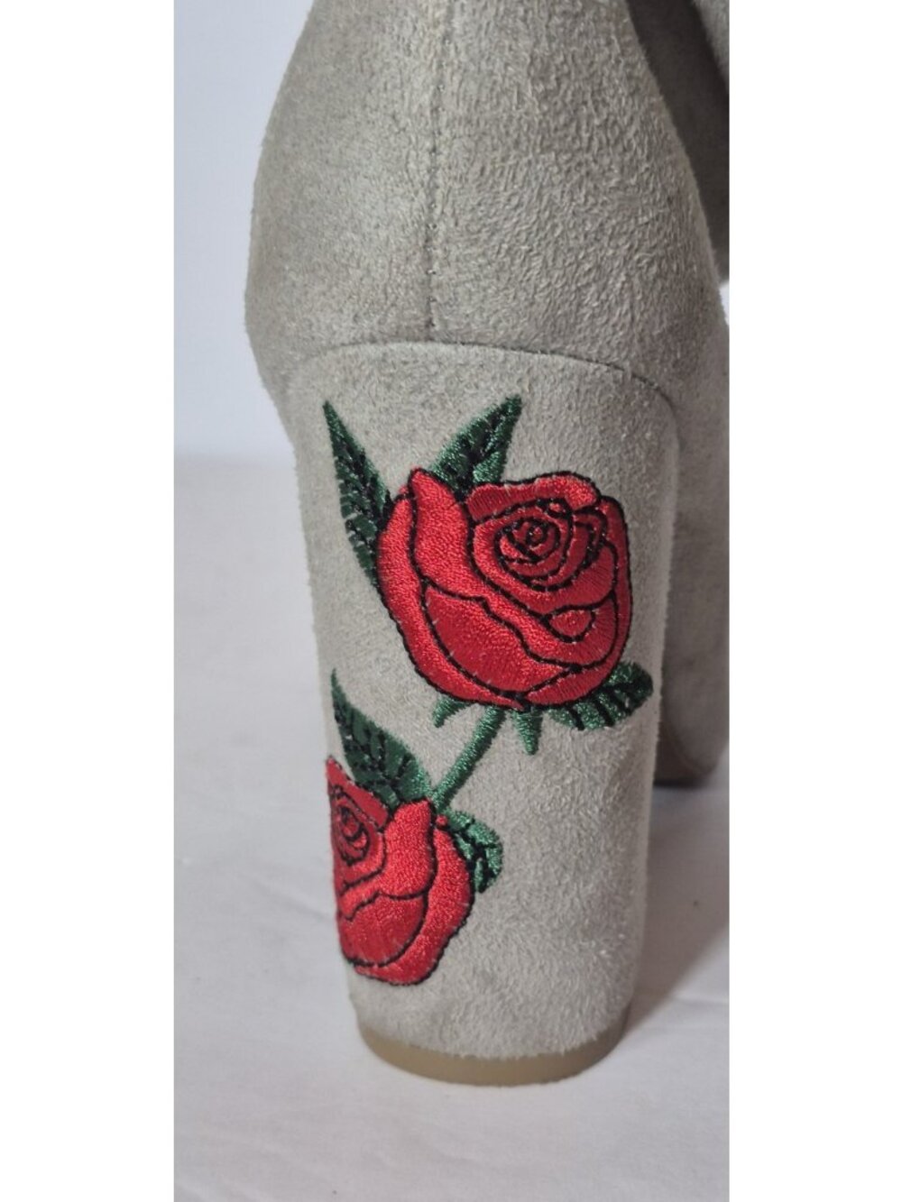 Wild Diva Boot Gray Suede Red Embroidered Roses Heeled Zip Women's Size 7 - Picture 6 of 9